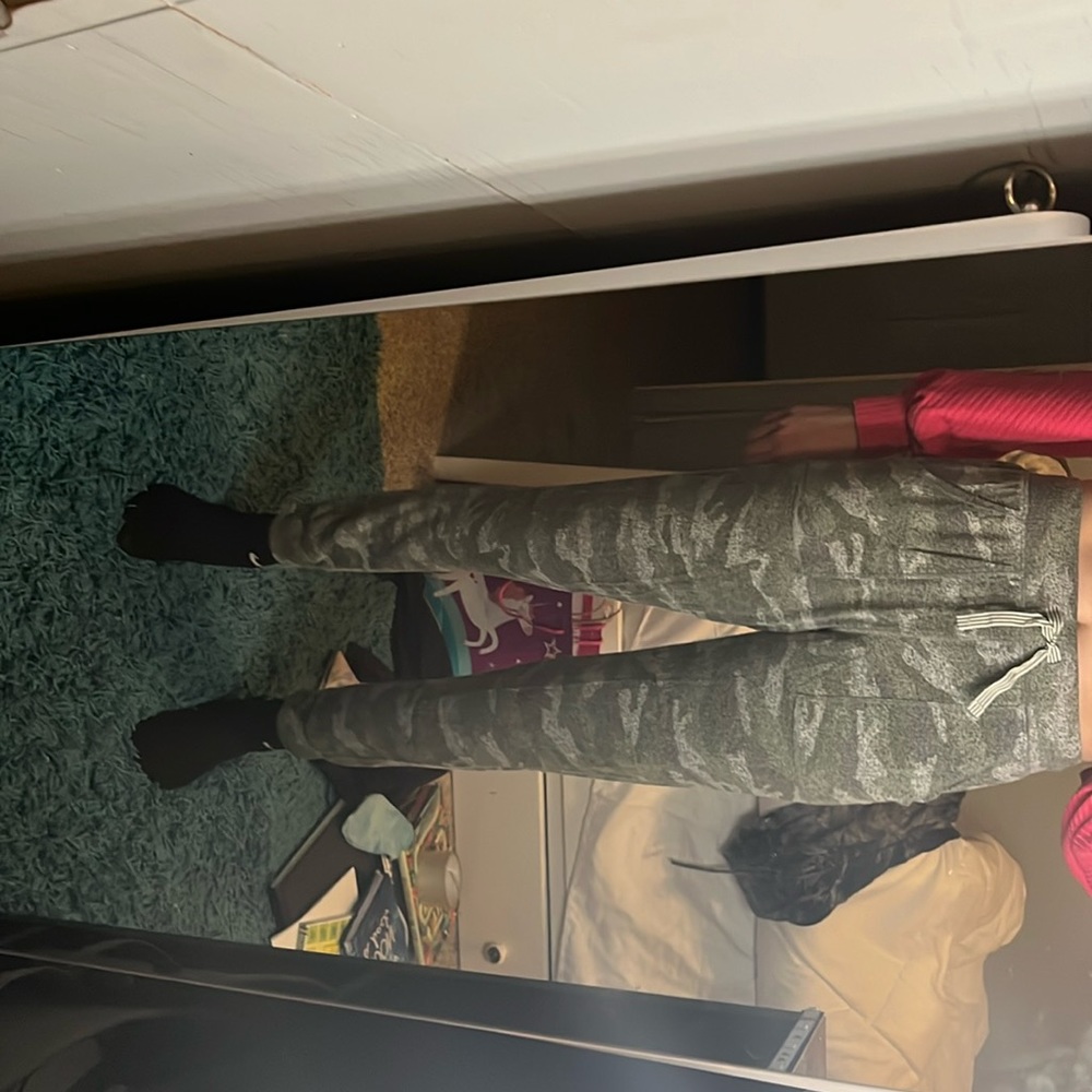 Price:$5.  Color: camped light pink,green,and white